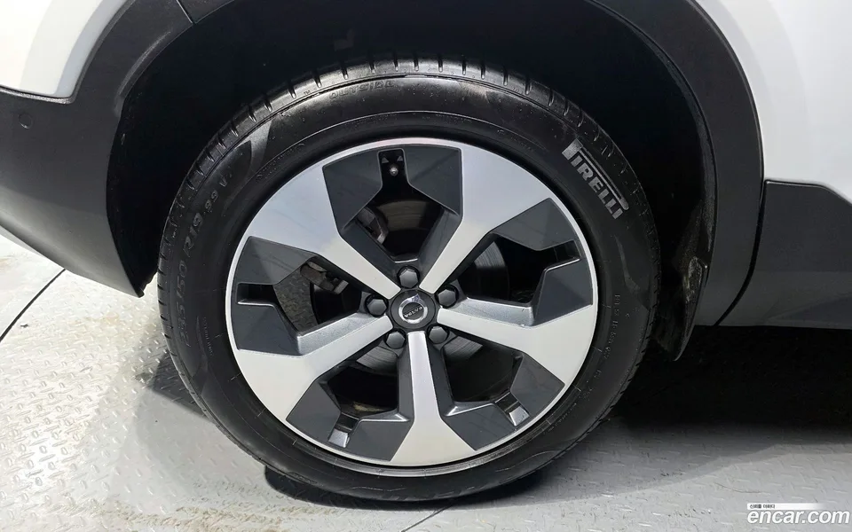Volvo XC40 B4 2023 — миниатюра 5