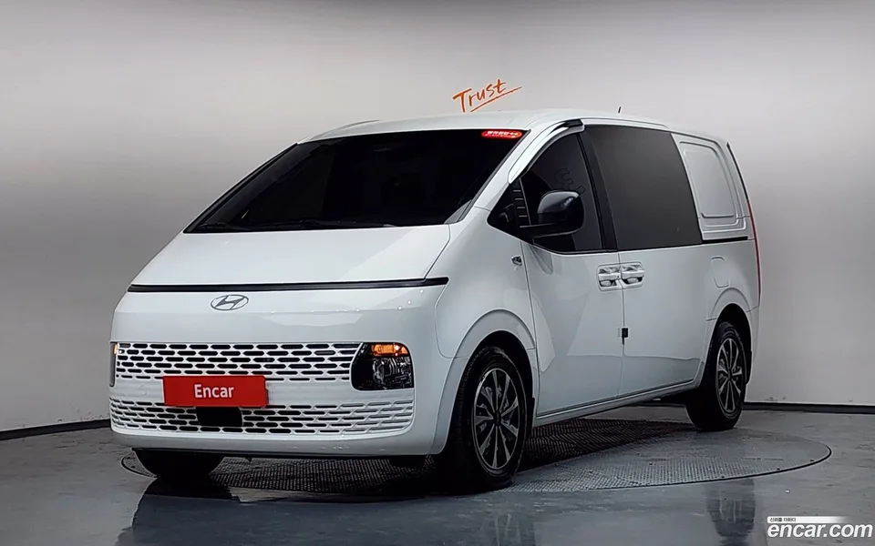 Hyundai Staria 5 2025 — фото 1, купить с доставкой в Москву