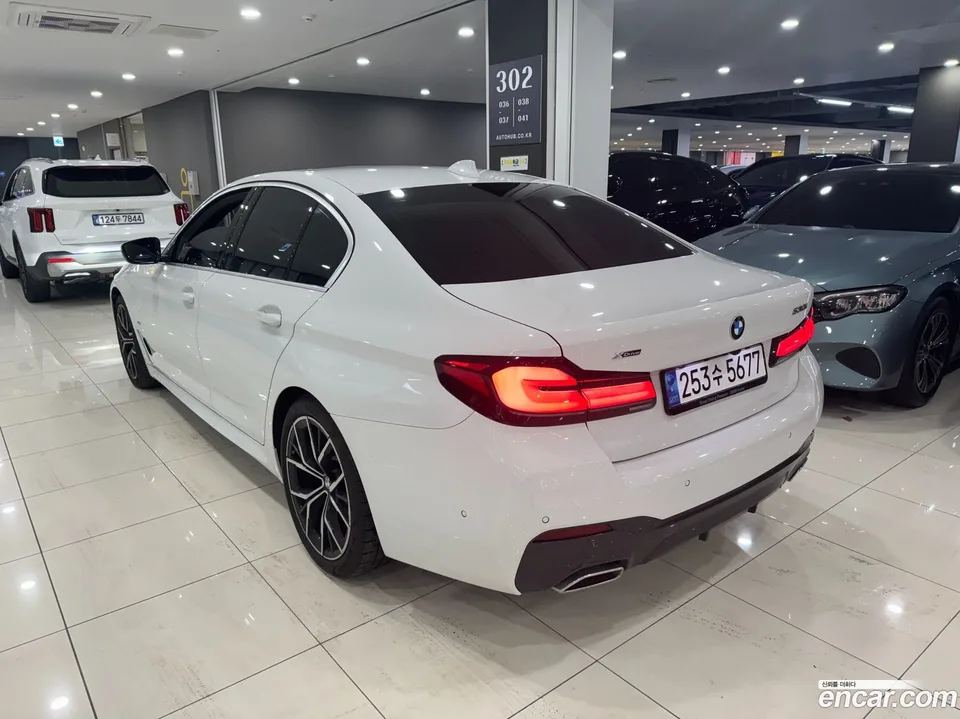 BMW 5 Series 530i xDrive M 2023 — миниатюра 2