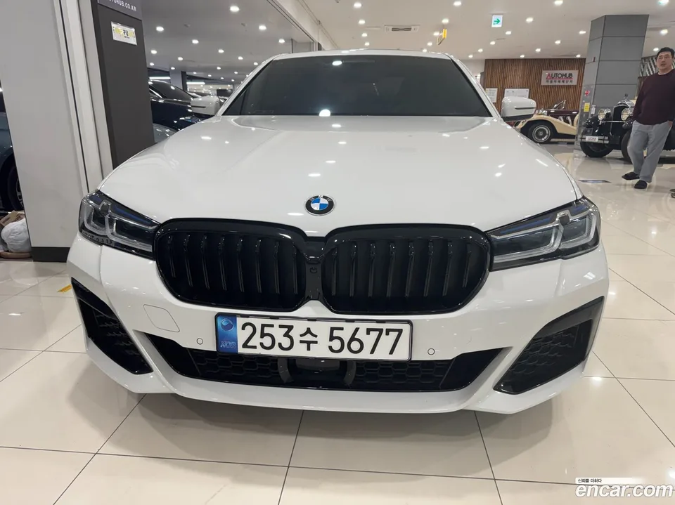 BMW 5 Series 530i xDrive M 2023 — миниатюра 3