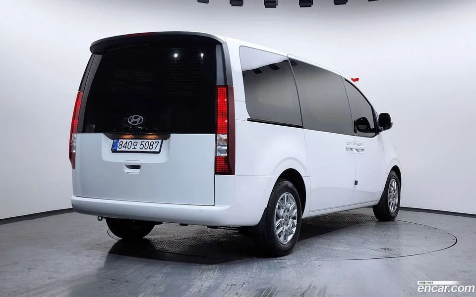 Hyundai Staria 3 2025 — миниатюра 2