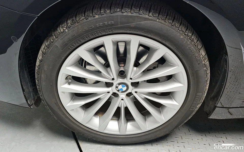BMW 5 Series 520i 2023 — миниатюра 5