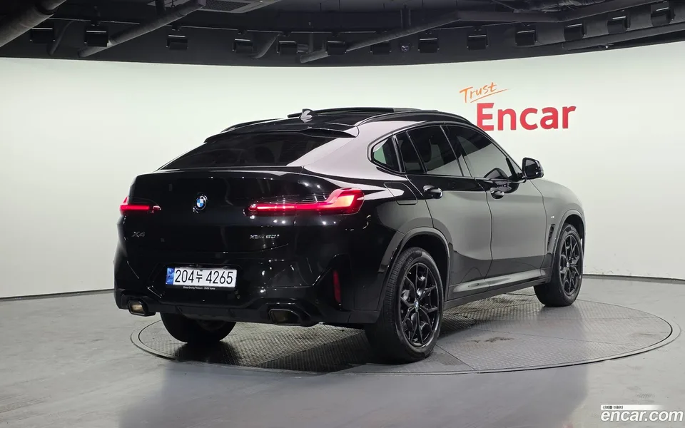 BMW X4 xDrive20i M 2023 — миниатюра 2
