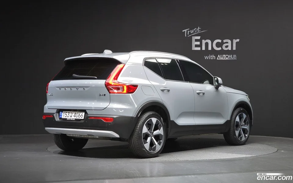 Volvo XC40 B4 2024 — миниатюра 2