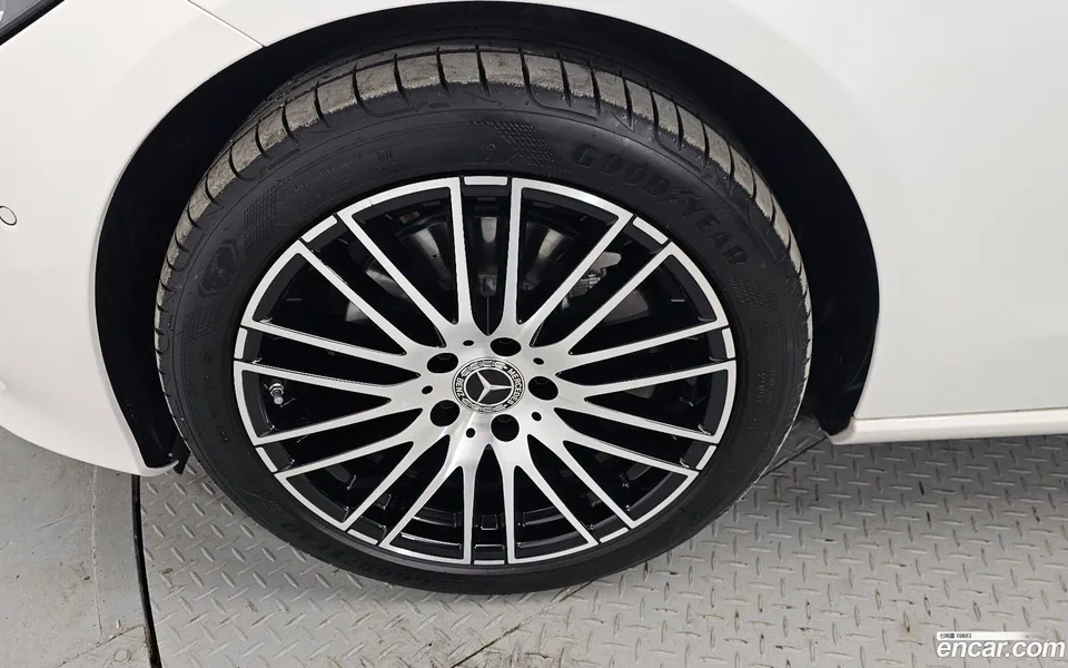 Mercedes-Benz C-Class C200 2024 — миниатюра 5