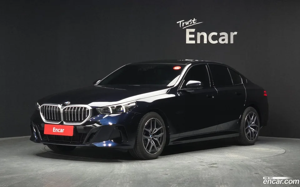 BMW 5 Series 520i M 2025 — фото 1, купить с доставкой в Москву