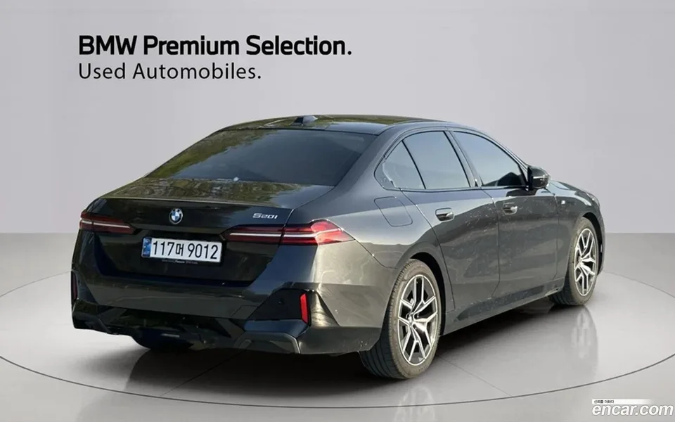 BMW 5 Series 520i M 2023 — миниатюра 2