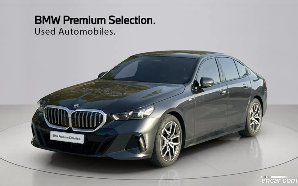 BMW 5 Series 520i M 2023 — фото 1, купить с доставкой в Москву