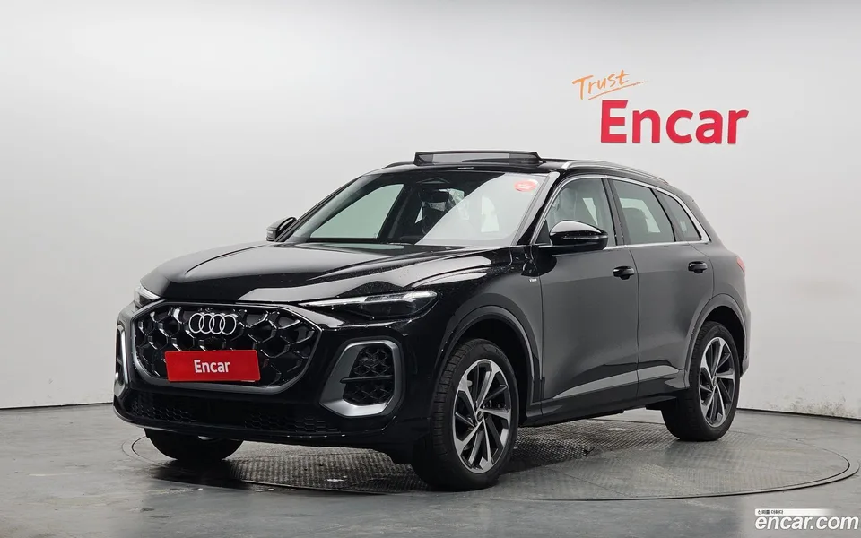 Audi Q5 (80A) 40 TFSI S Line 2025 — фото 1, купить с доставкой в Москву
