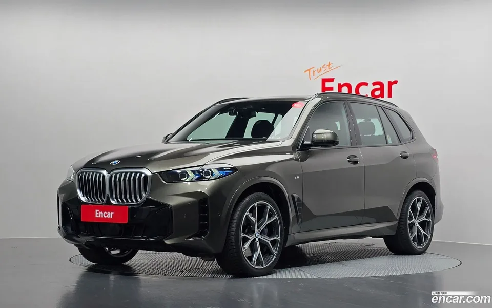 BMW X5 xDrive 40i M 2025 — фото 1, купить с доставкой в Москву
