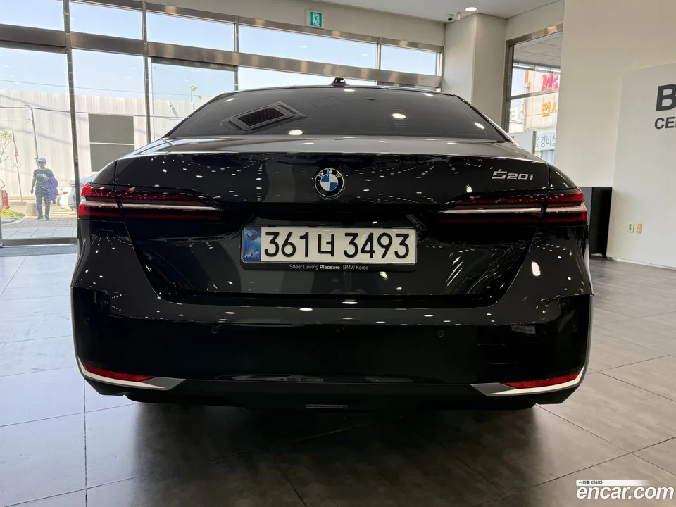 BMW 5 Series 520i 2025 — миниатюра 4