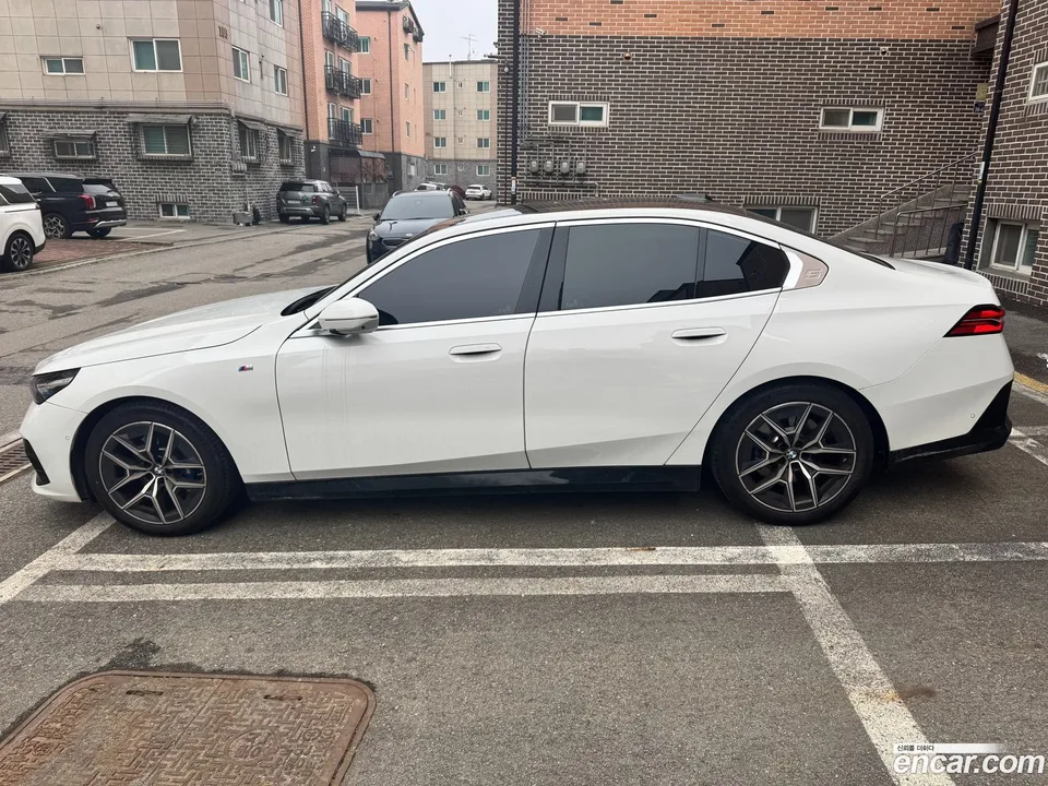 BMW 5 Series 520i M 2024 — миниатюра 3