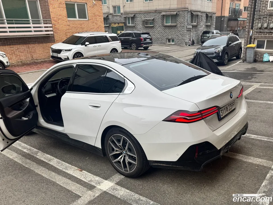 BMW 5 Series 520i M 2024 — миниатюра 4
