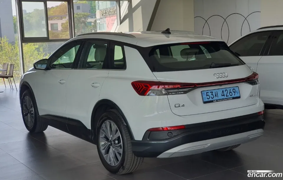 Audi Q4 e-tron 45 2025 — миниатюра 2