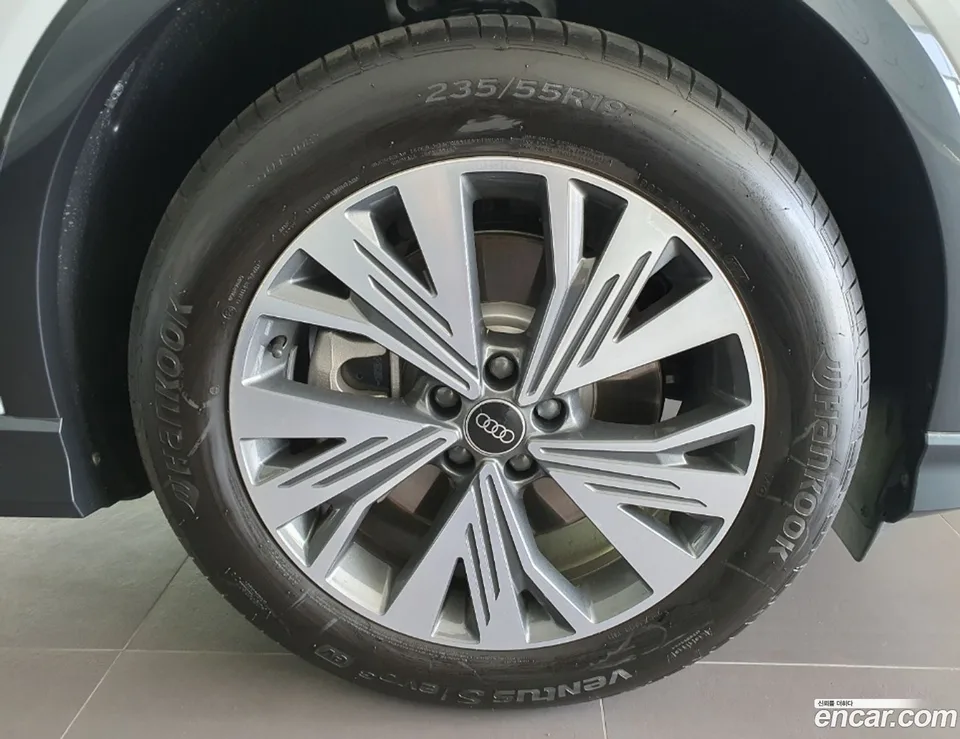 Audi Q4 e-tron 45 2025 — миниатюра 4
