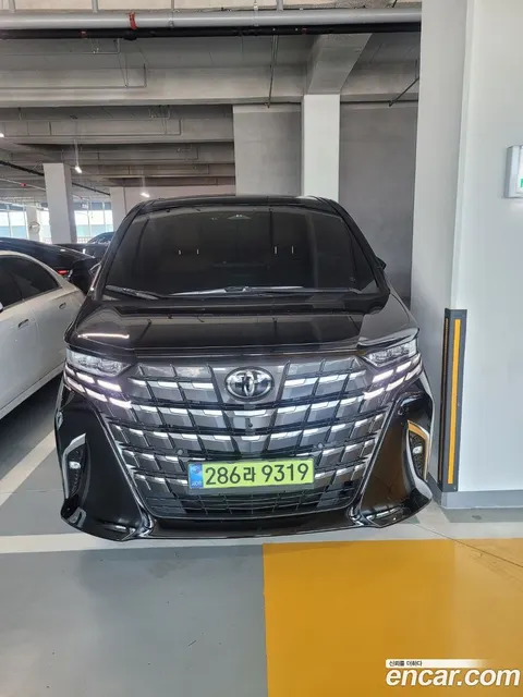 Toyota Alphard 2025 buy in Moscow