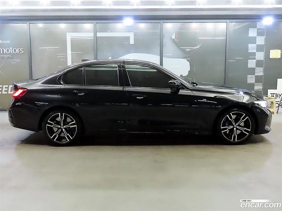 BMW 3 Series 320i M 2023 — миниатюра 3