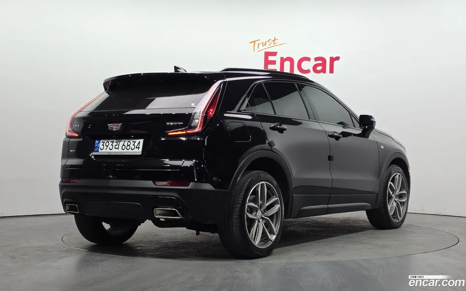 Cadillac XT4 2.0 AWD 2023 — миниатюра 2