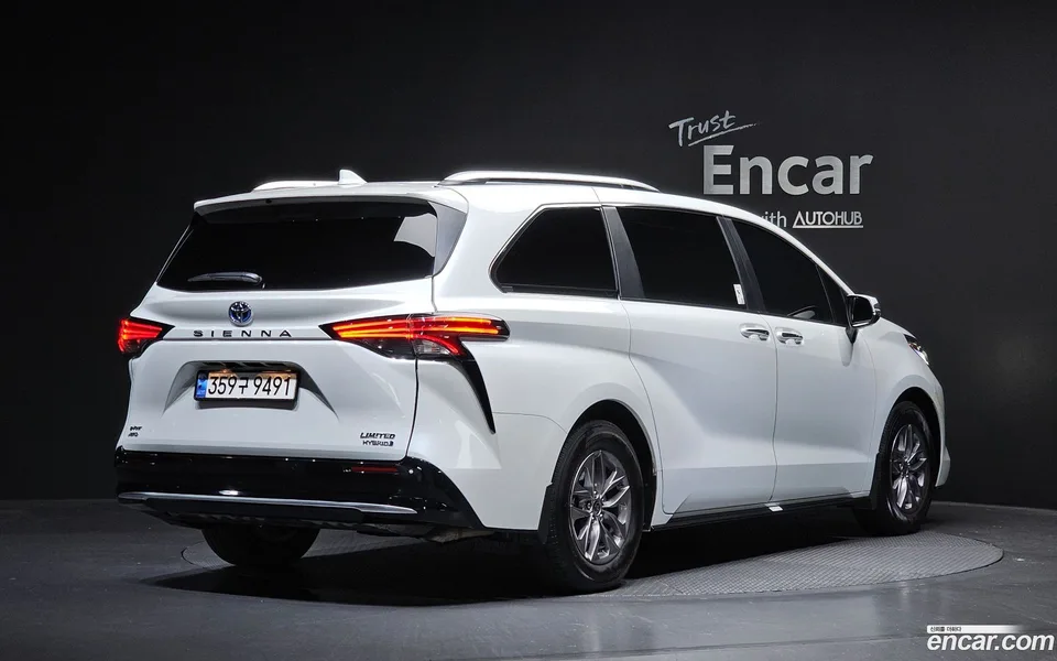 Toyota Sienna 2.5 AWD 2023 — миниатюра 2