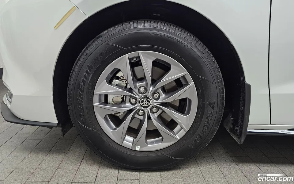 Toyota Sienna 2.5 AWD 2023 — миниатюра 5