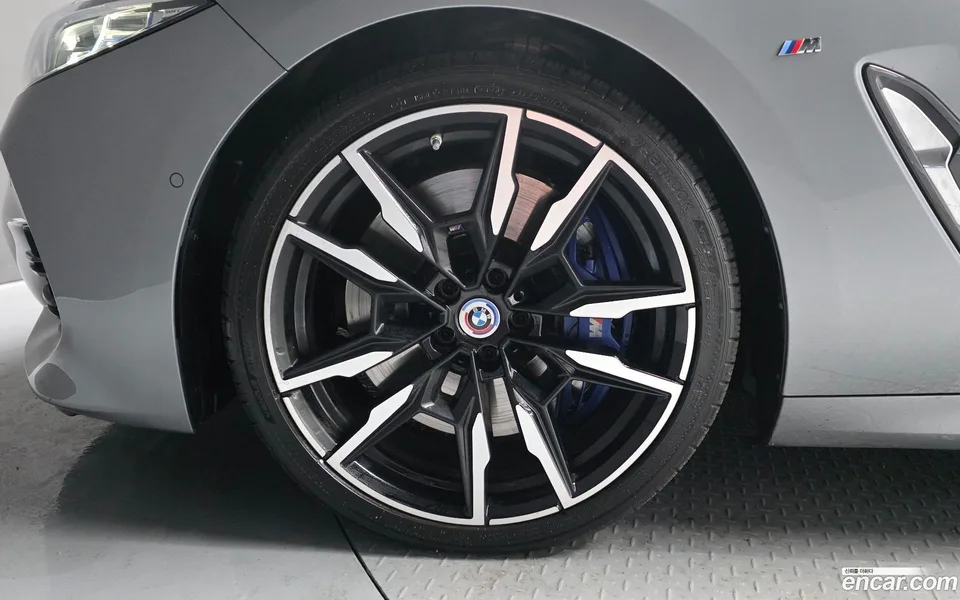 BMW 8 Series M850i xDrive 2023 — миниатюра 5