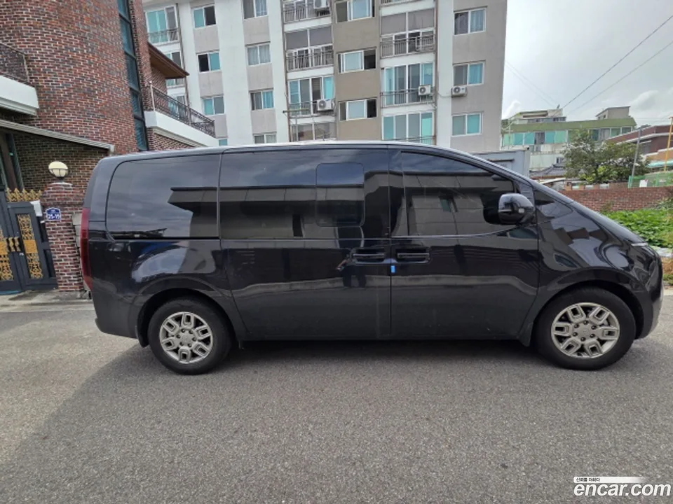 Hyundai Staria 5 2023 — миниатюра 2