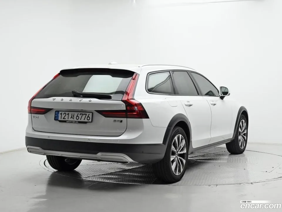 Volvo V90 Cross Country B5 AWD 2024 — миниатюра 2