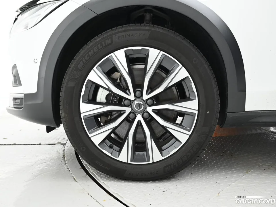 Volvo V90 Cross Country B5 AWD 2024 — миниатюра 5