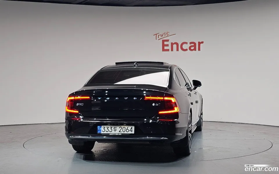 Volvo S90 B6 AWD 2023 — миниатюра 4
