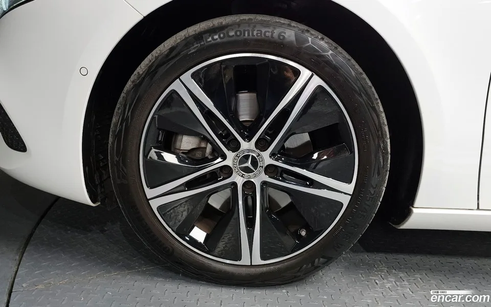 Mercedes-Benz A-Class A220 2024 — миниатюра 5