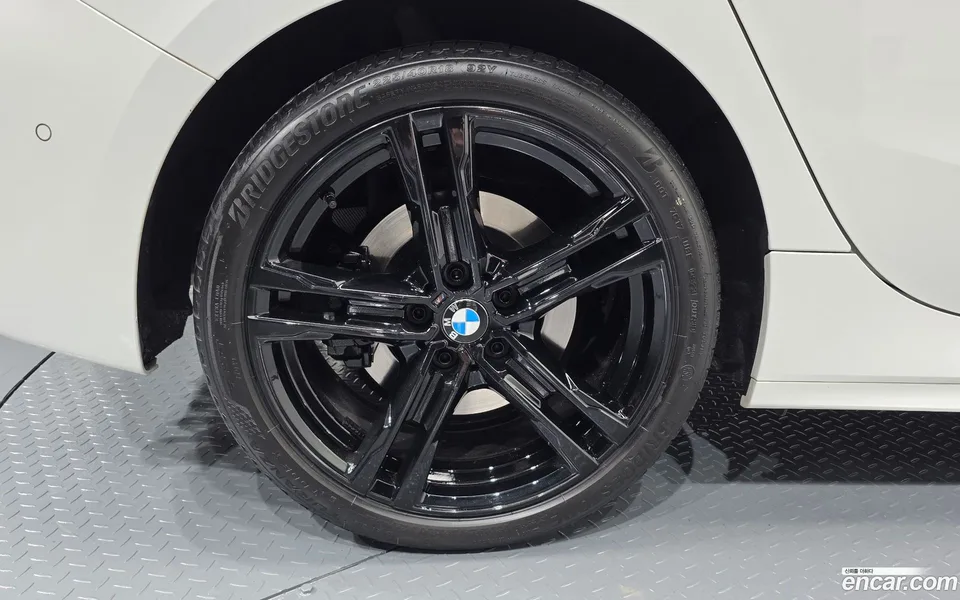 BMW 1 Series 120i M 2023 — миниатюра 5