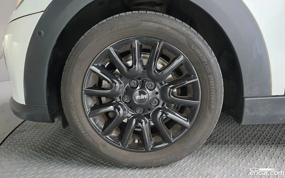 MINI Cooper 5 2023 — миниатюра 5