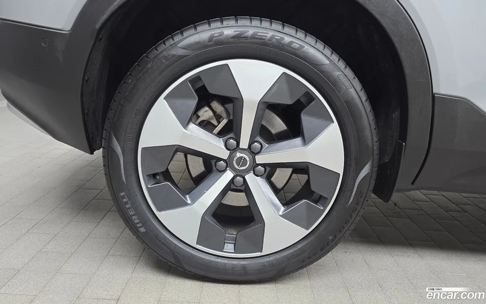 Volvo XC40 B4 2024 — миниатюра 5