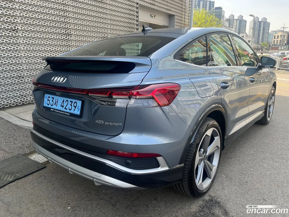 Audi Q4 e-tron 45 2025 — миниатюра 2