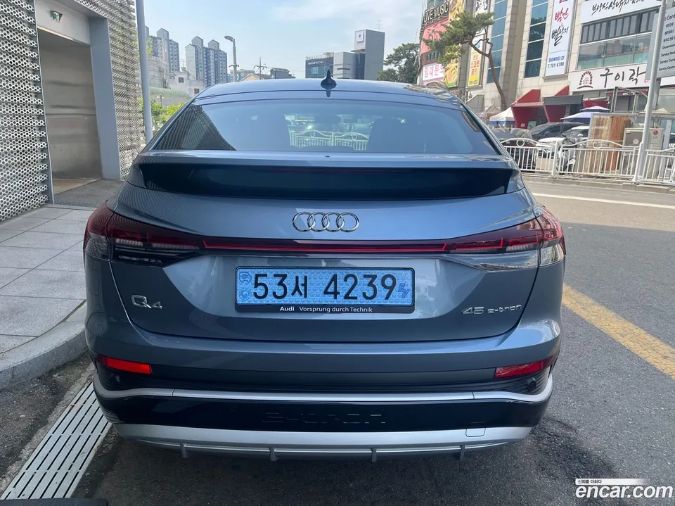 Audi Q4 e-tron 45 2025 — миниатюра 4