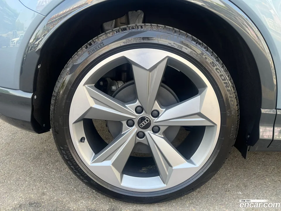 Audi Q4 e-tron 45 2025 — миниатюра 5