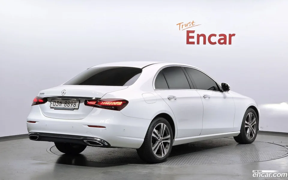 Mercedes-Benz E-Class E250 2023 — миниатюра 2
