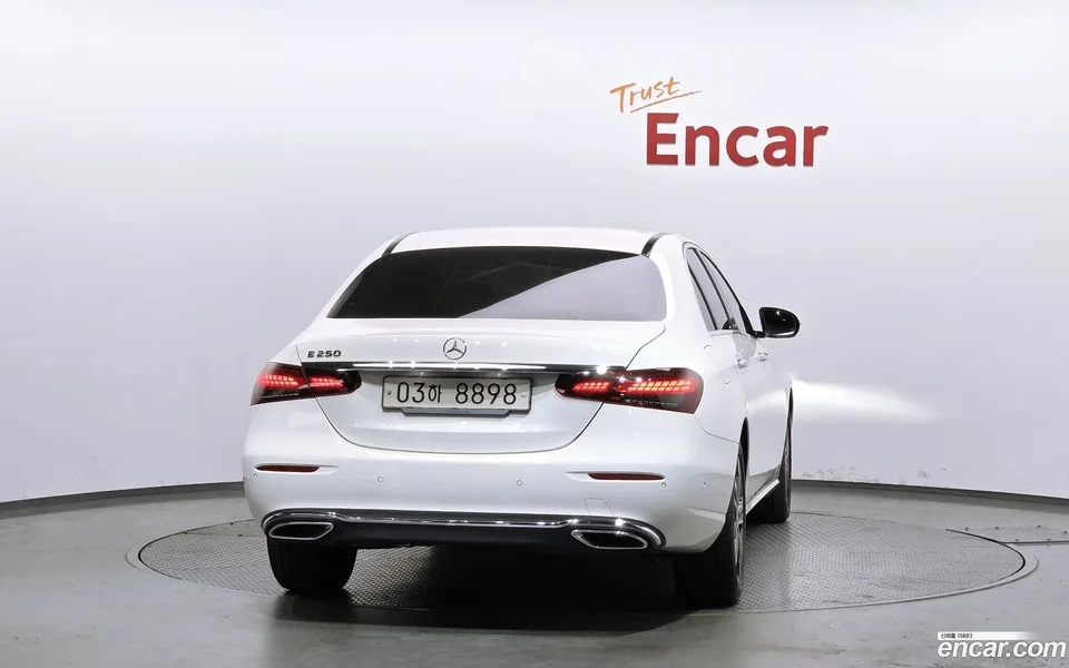 Mercedes-Benz E-Class E250 2023 — миниатюра 4