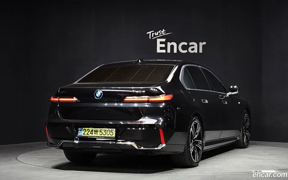 BMW 7 Series 750e xDrive M 2023 — миниатюра 2