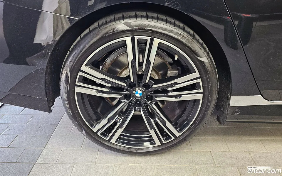 BMW 7 Series 750e xDrive M 2023 — миниатюра 5
