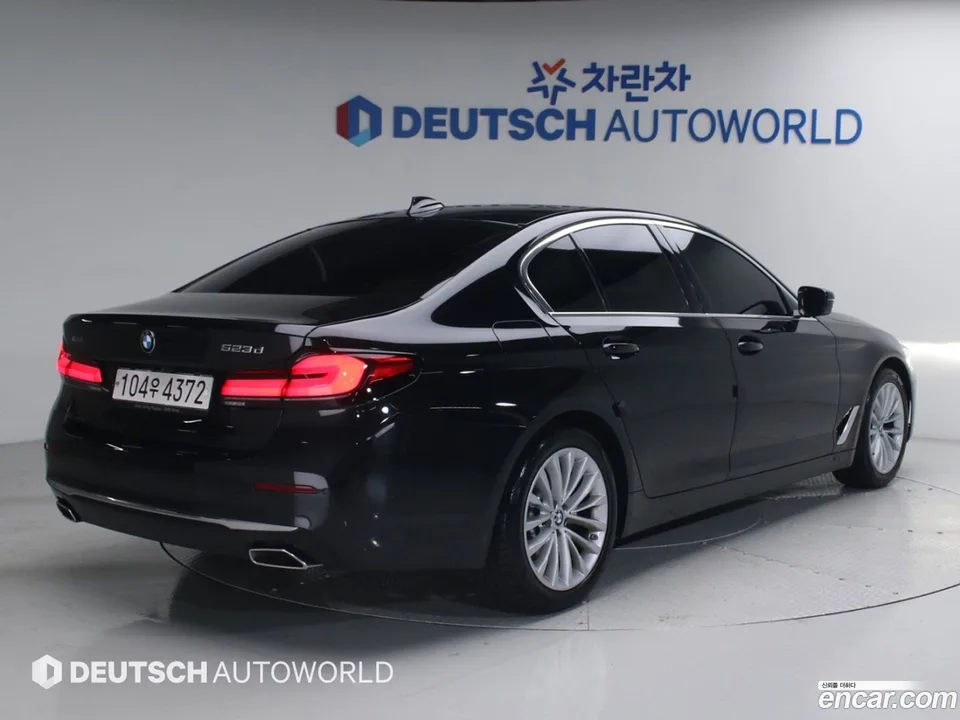 BMW 5 Series 523d xDrive 2022 — миниатюра 2