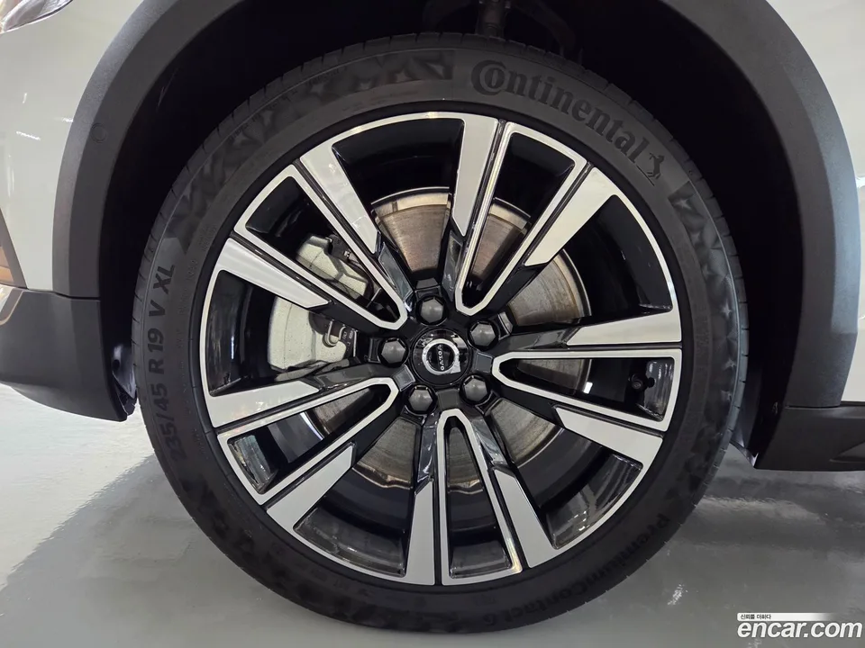 Volvo V60 Cross Country B5 AWD 2025 — миниатюра 5