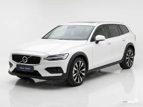 Volvo V60 Cross Country 2025 buy in Moscow