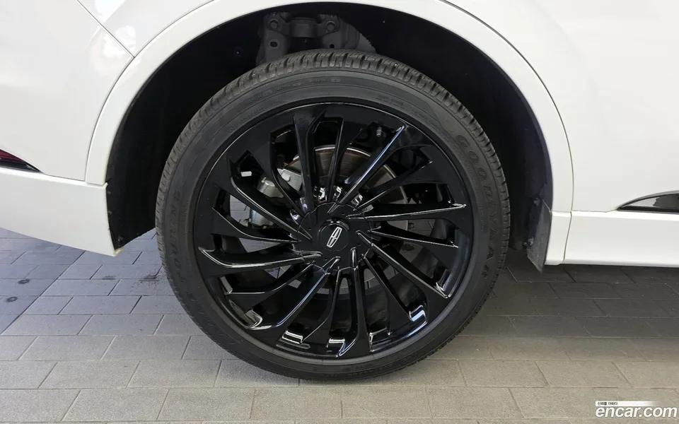 Lincoln Aviator 3.0 AWD 2023 — миниатюра 5