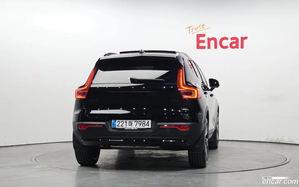 Volvo XC40 B4 2025 — миниатюра 4