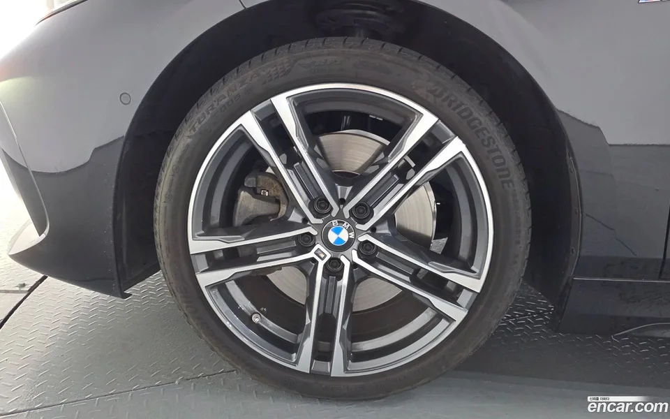 BMW 1 Series 120i M 2023 — миниатюра 5