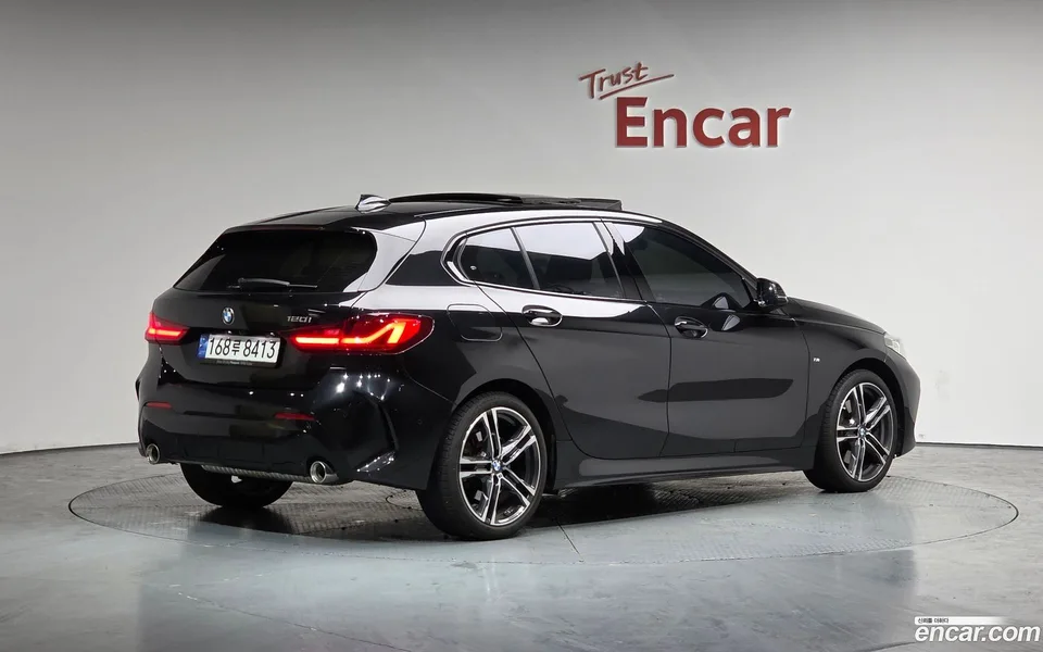 BMW 1 Series 120i M 2023 — миниатюра 2