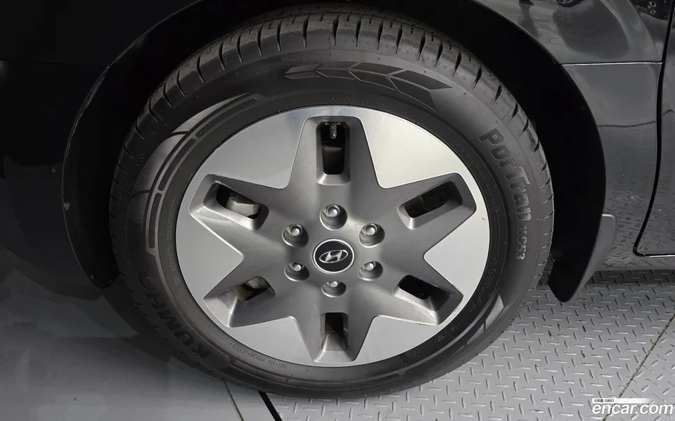 Hyundai Staria 9 2023 — миниатюра 5