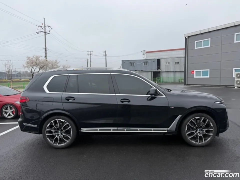 BMW X7 xDrive 40i M 6 2023 — миниатюра 2