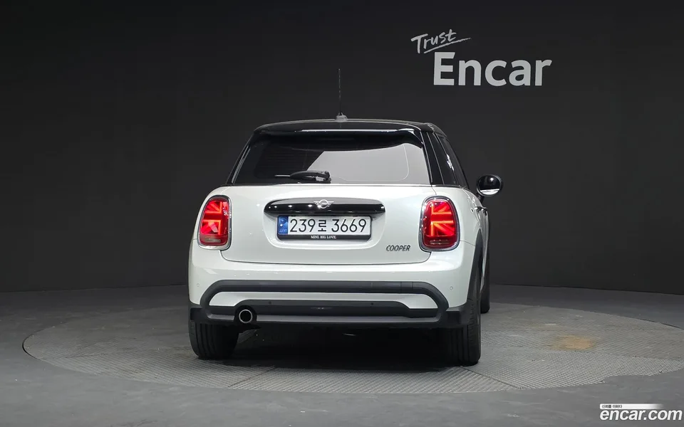 MINI Cooper 5 2023 — миниатюра 4